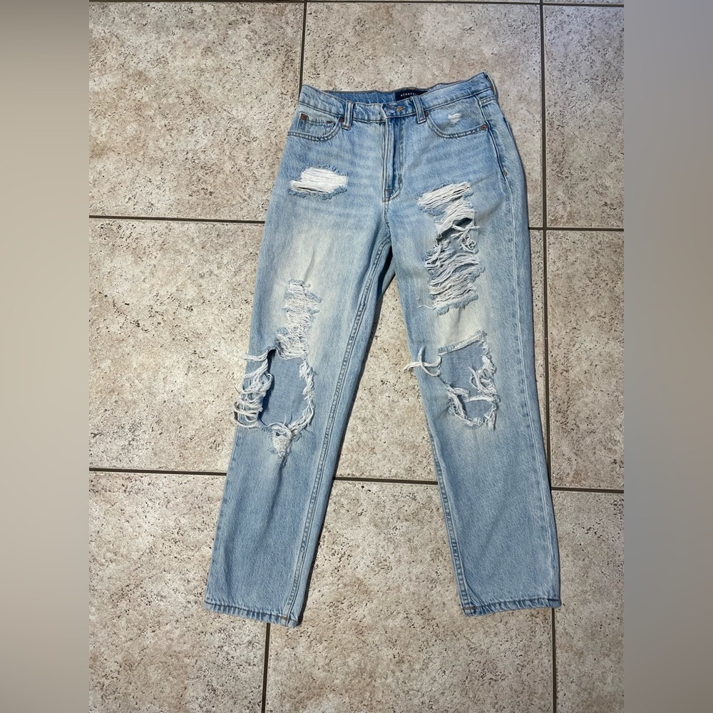 Ripped jeans boyfriend style